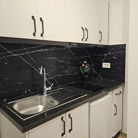 Alban Εξαμίλιο