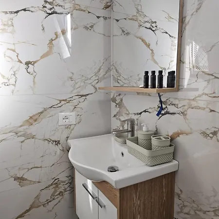 Alban Apartment *